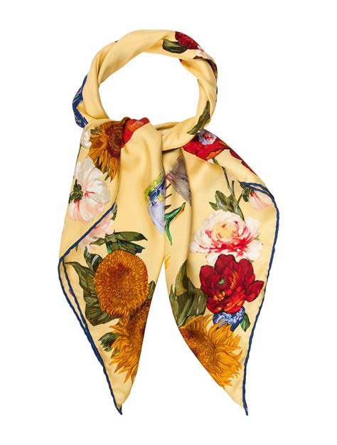 Gucci scarf with flowers